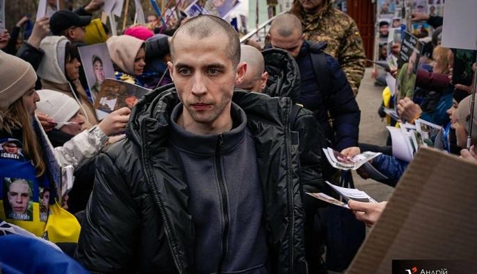 Большинство вернувшихся из российской неволи украинцев находились в плену с 2022 года — кадры Пасхального обмена