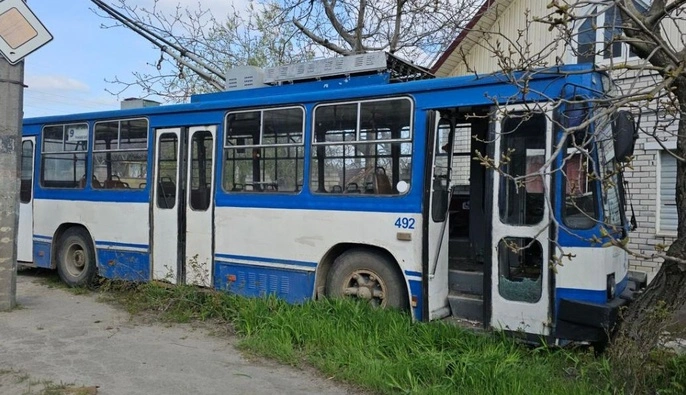 У Херсоні водій тролейбуса помер від поранень, отриманих через російську атаку