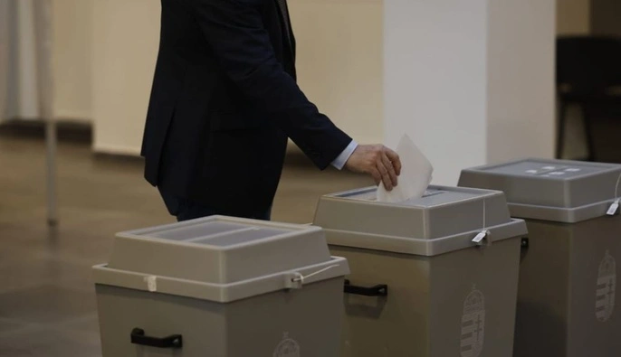 Вибори в Угорщині: прихильники Орбана ще до завершення голосування заявляють про фальсифікації