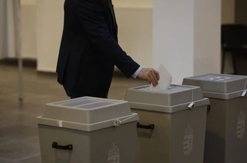 Вибори в Угорщині: прихильники Орбана ще до завершення голосування заявляють про фальсифікації