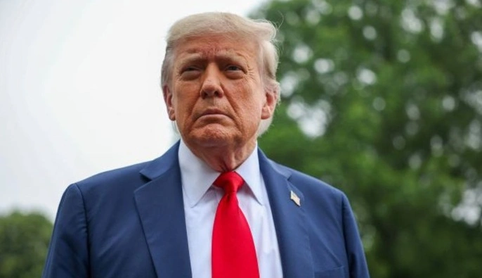 Трамп: США будут блокировать все суда, которые будут пытаться пройти через Ормузский пролив