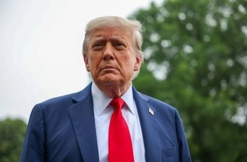 Трамп: США будут блокировать все суда, которые будут пытаться пройти через Ормузский пролив