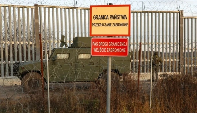 Польша возводит изгородь с колючей проволокой на границе с Беларусью