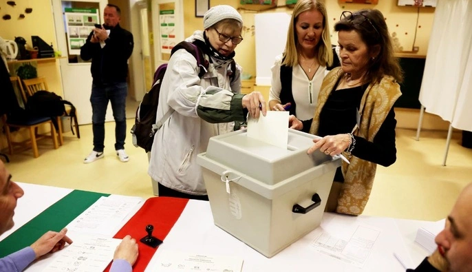 Угорська організація "Чисті вибори" повідомляє про порушення на деяких дільницях