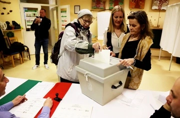 Угорська організація "Чисті вибори" повідомляє про порушення на деяких дільницях