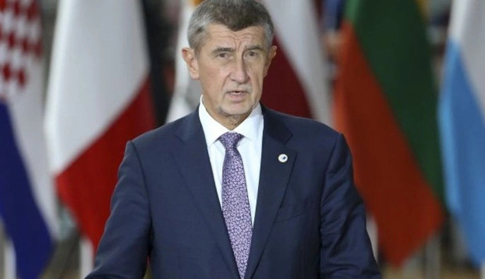 Премьер-министр Чехии поддержал Орбана в преддверии выборов