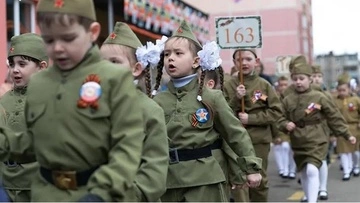 В РФ призвали возродить "октябрят", "пионеров" и "комсомол" для контроля над детьми - ЦПД