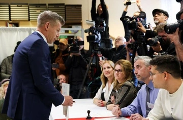 В Угорщині пройшли вибори до парламенту — за першими результатами лідирує "Тиса"
