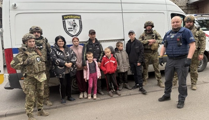 Эвакуация под обстрелами: полиция спасла жителей прифронтовых сел