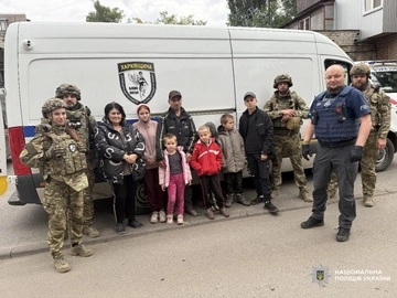 Эвакуация под обстрелами: полиция спасла жителей прифронтовых сел