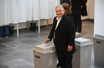 Орбан поздравил Мадяра с победой на выборах в Венгрии