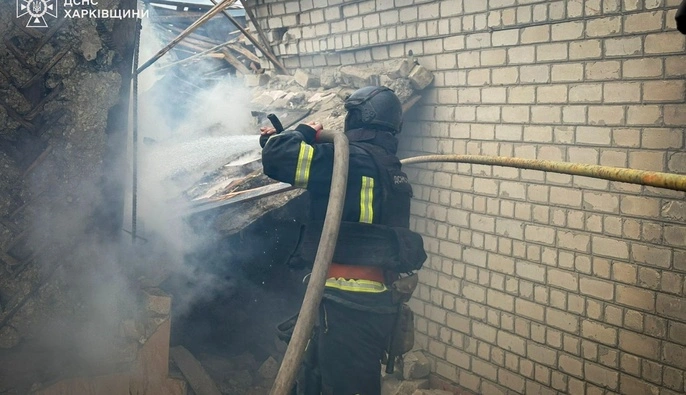 ГСЧС: РФ нанесла удар по Большому Бурлуку на Харьковщине, есть погибшая и пострадавшие