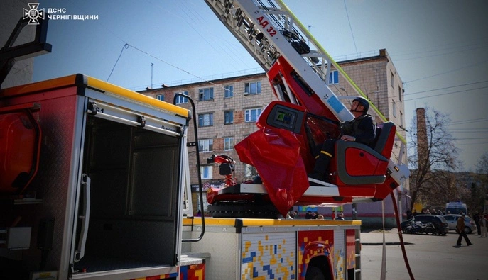 ГСЧС: Армия РФ обстреляла админздания в Чернигове, есть пострадавшие