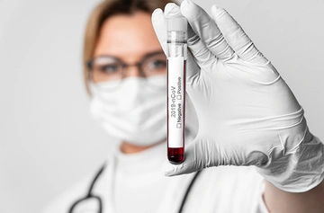 Новый штамм коронавируса "Цикада" частично обходит иммунитет: эксперт рассказала о симптомах