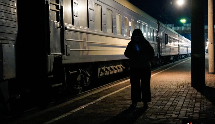 Поезд, следовавший в Харьков, остановили ночью из-за тревоги — пассажиров эвакуировали, — фото