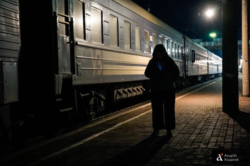 Потяг, що їхав до Харкова, зупинили вночі через тривогу – пасажирів евакуювали, – фото