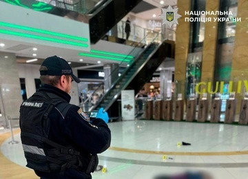 В торговом центре Киева мужчина упал с пятого этажа — полиция выясняет обстоятельства