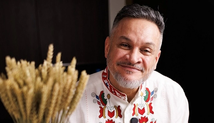 Ектор Хіменес-Браво приготував ситний сніданок для себе і для пухнатого друга