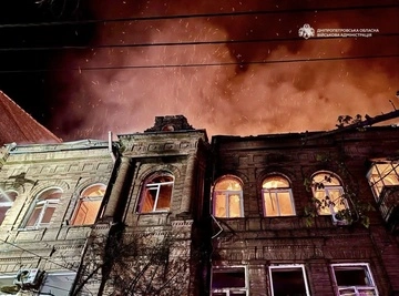 Внаслідок російської атаки на Дніпро згоріла історична будівля 