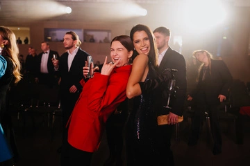 Как попасть на "Фабрику звезд": Sweet.tv разыгрывает билеты на съемки шоу