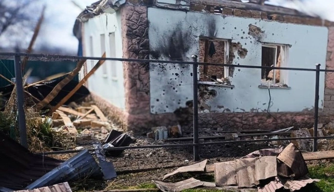 Россияне атаковали дом в Буринской общине на Сумщине: есть раненые