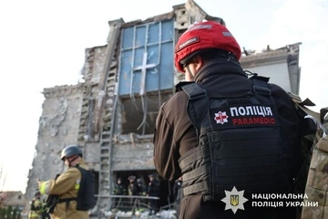 Полиция: РФ ударила тремя КАБами по жилому району Запорожья, есть погибший