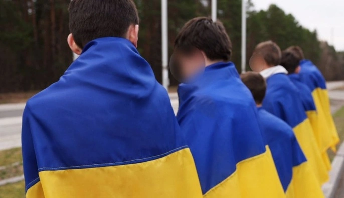 Из ТОТ Херсонщины эвакуировали группу детей, переживших запугивание окупантов