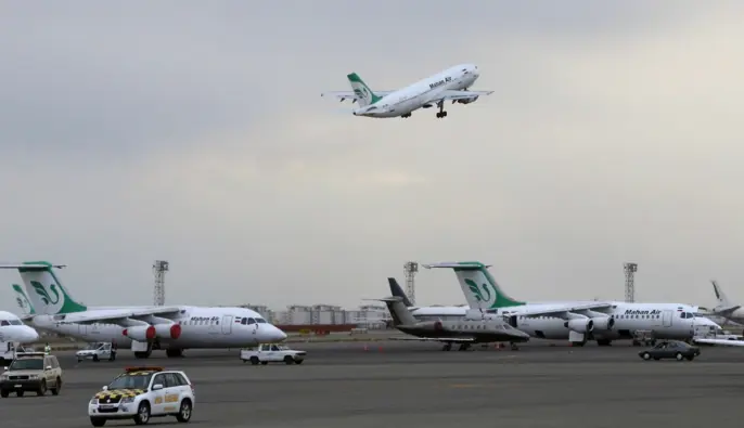 Іран частково відкрив повітряний простір для міжнародних рейсів