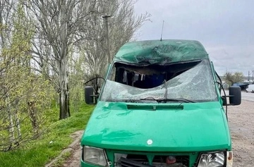 Враг атаковал рейсовый автобус на Никопольщине — среди пострадавших есть ребенок