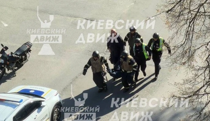 В Голосеевском районе Киева мужчина стрелял по людям: есть жертвы