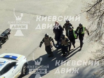 У Голосіївському районі Києва чоловік стріляв по людях: є жертви