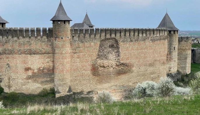 У Чернівецькій області частково обвалилася стіна Хотинської фортеці