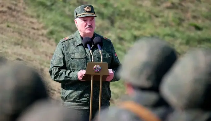 Белоруссия объявляет мобилизацию офицеров запаса: Лукашенко подписал указ