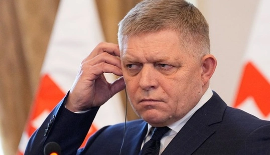 Премьер Словакии Фицо заявил о препятствиях на пути к параду в Москве