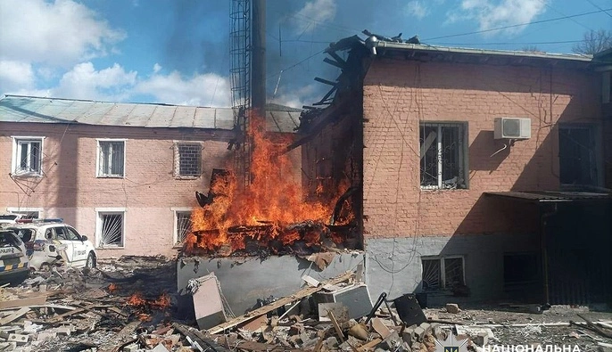 У Прилуках після атаки БпЛА загорівся відділ поліції