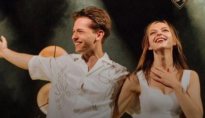 Участники хора "Гомин" обручились прямо на сцене: видео трогательного момента