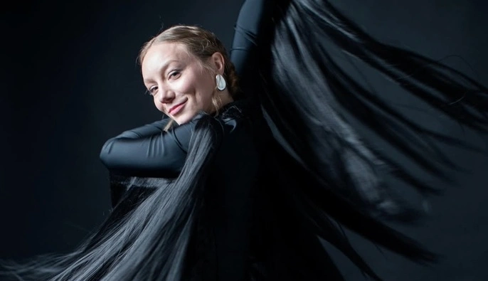 LELÉKA в черном платье украинского дизайнера выступила на препати в Лондоне