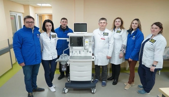 Ежедневно 50–100 операций: фонд «Надежда» и Валерий Дубиль помогают больнице Мечникова спасать жизнь во время войны