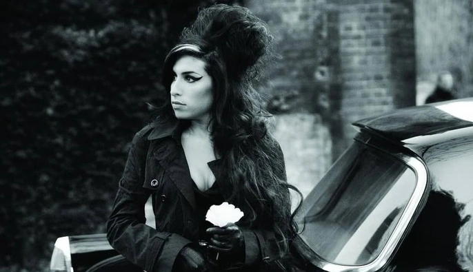 Отец усопшей Эми Вайнгауз проиграл суд против ее друзей