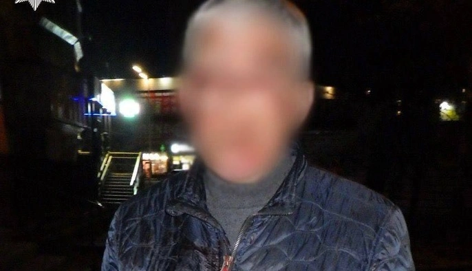 В Киеве во время ссоры на дороге мужчина стрелял в прохожего