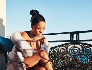 "Девушки с обложки!": Рианна очаровала художественной фотосессией для глянца