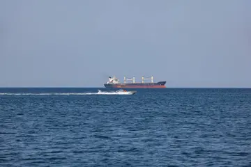 Три контейнеровоза попали под обстрел в Ормузском проливе