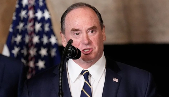 Глава ВМС США Джон Фелан пішов у відставку через конфлікт із керівництвом Пентагону