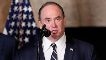 Глава ВМС США Джон Фелан пішов у відставку через конфлікт із керівництвом Пентагону