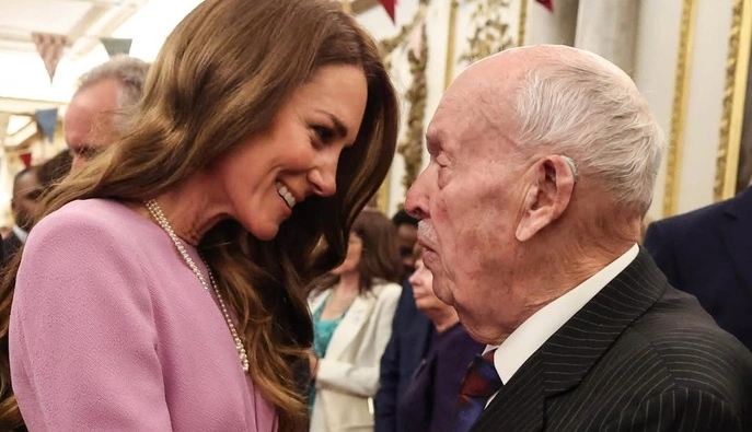 Редкий цвет и украшения Елизаветы: образ Кейт Миддлтон на вечере памяти королевы