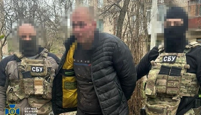 СБУ затримала чоловіка за підозрою у коригуванні ударів по Краматорську та підпалі бронетехніки