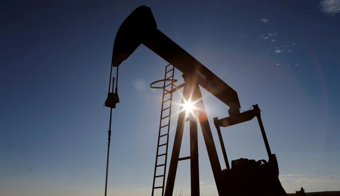 Вашингтон маневрирует санкциями против РФ, чтобы стабилизировать рынок нефти - эксперт