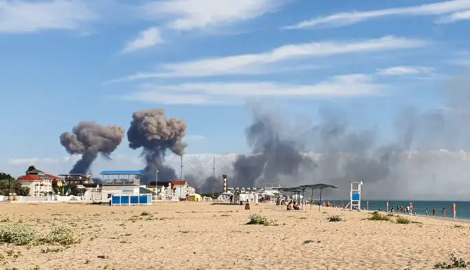 У Севастополі заявили про масовану атаку дронів: вибухи, пожежі та знищення 71 БПЛА