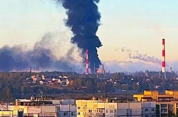 Сили безпілотних систем оприлюднили відеокадри ураження Ярославльського НЗС у РФ  