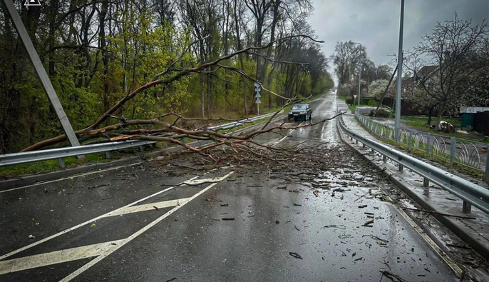 В Украине из-за непогоды погибли два человека, еще двое — травмированы